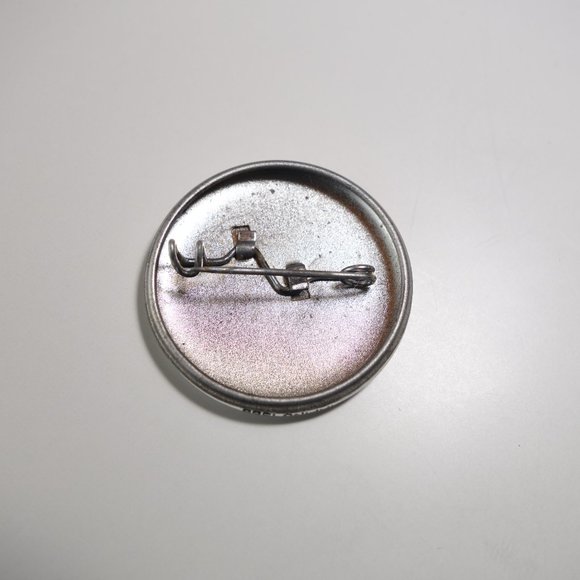 Vintage 1988 Keith Haring Radiant Baby Pop Art Reflective Silver Pin-Back Button - Picture 4 of 4